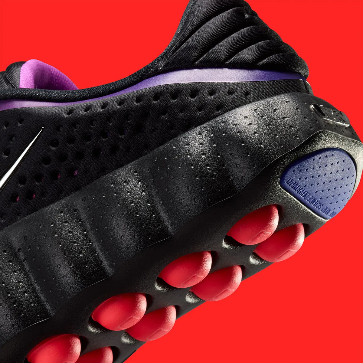 Nike Mind 002 AMP Black Indigo Burst, sneakers Nike au coloris Black et Indigo Burst avec tige légère, amorti confortable et design contemporain.