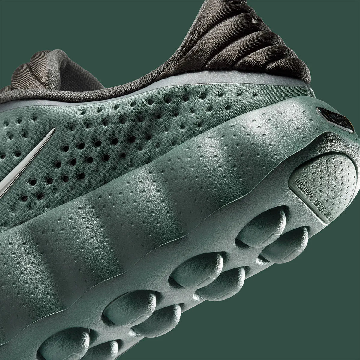 Nike Mind 002 Camo Green, sneakers Nike au coloris Camo Green avec tige légère, amorti confortable et design moderne.