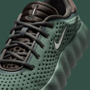 Nike Mind 002 Camo Green, sneakers Nike au coloris Camo Green avec tige légère, amorti confortable et design moderne.