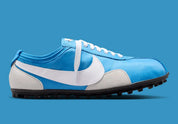 Nike Moon Shoe OG SP Italy Blue Neutral Grey, sneaker Nike rétro-running bleue et grise inspirée des années 1970 avec Swoosh et semelle Waffle vue de profil. 
