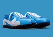 Nike Moon Shoe OG SP Italy Blue Neutral Grey, sneaker Nike rétro-running bleue et grise inspirée des années 1970 avec Swoosh et semelle Waffle vue de 3/4 face. 
