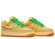 Sneakers Nike Air Force 1 Low Ducks of a Feather University of Oregon vert et jaune en cuir premium avec amorti Air iconique