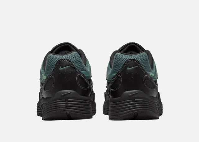 Nike P-6000 Black Mineral Slate noire avec empiècements bleu-vert Mineral Slate, détails Steam et construction rétro-running multicouche.