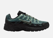 Nike P-6000 Black Mineral Slate noire avec empiècements bleu-vert Mineral Slate, détails Steam et construction rétro-running multicouche.