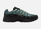 Nike P-6000 Black Mineral Slate noire avec empiècements bleu-vert Mineral Slate, détails Steam et construction rétro-running multicouche.
