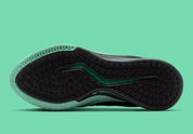 Nike Sabrina 4 Limelight Glow avec tige en mesh technique vert Limelight Glow, renforts synthétiques, amorti Cushlon, unité Zoom Air à l'avant-pied et semelle extérieure en caoutchouc à traction multidirectionnelle vue de profil. 