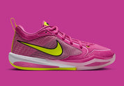 Nike Sabrina 4 Fuel rose Desert Pink avec détails Lemon Venom, empeigne moulée, semelle Cushlon 3.0 et unité Air Zoom à l’avant-pied.