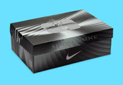 Nike Sabrina 4 Nike Nights, sneaker de basketball signature Sabrina Ionescu au profil bas avec Swoosh Nike et design Nike Nights vue de profil. 