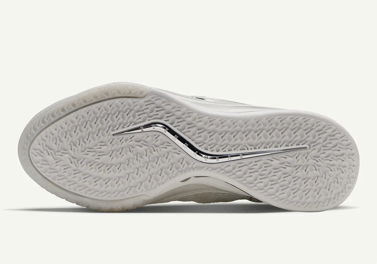 Nike Sabrina 4 LX White Label, chaussures de basketball signature Sabrina Ionescu avec tige respirante, amorti performant et finition premium LX.