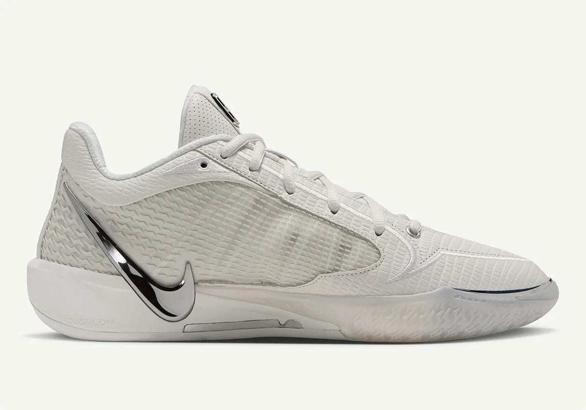 Nike Sabrina 4 LX White Label, chaussures de basketball signature Sabrina Ionescu avec tige respirante, amorti performant et finition premium LX.