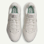 Nike Sabrina 4 LX White Label, chaussures de basketball signature Sabrina Ionescu avec tige respirante, amorti performant et finition premium LX.