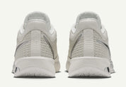 Nike Sabrina 4 LX White Label, chaussures de basketball signature Sabrina Ionescu avec tige respirante, amorti performant et finition premium LX.