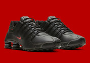 Nike Shox NZ Black Varsity Red noires avec détails rouge Varsity Red et amorti Nike Shox.