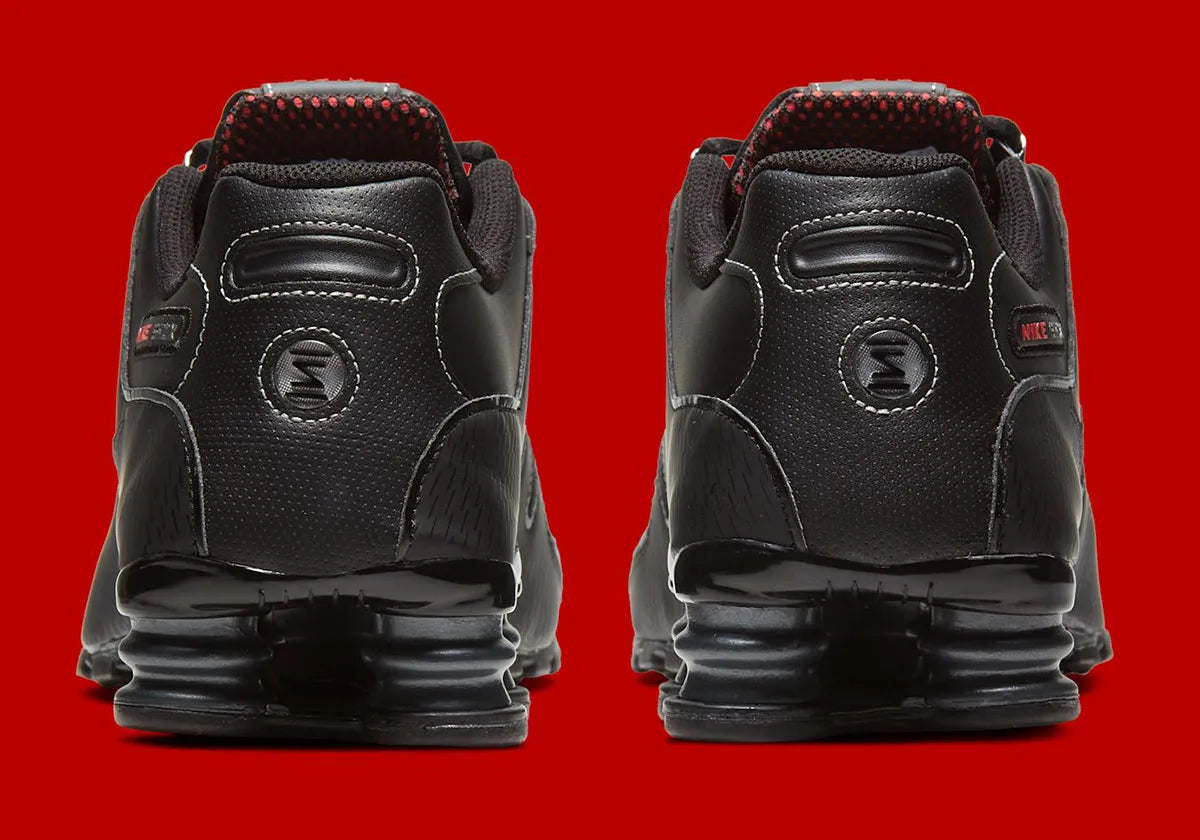 Nike Shox NZ Black Varsity Red noires avec détails rouge Varsity Red et amorti Nike Shox.