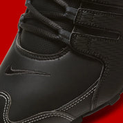 Nike Shox NZ Black Varsity Red noires avec détails rouge Varsity Red et amorti Nike Shox.