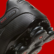 Nike Shox NZ Black Varsity Red noires avec détails rouge Varsity Red et amorti Nike Shox.