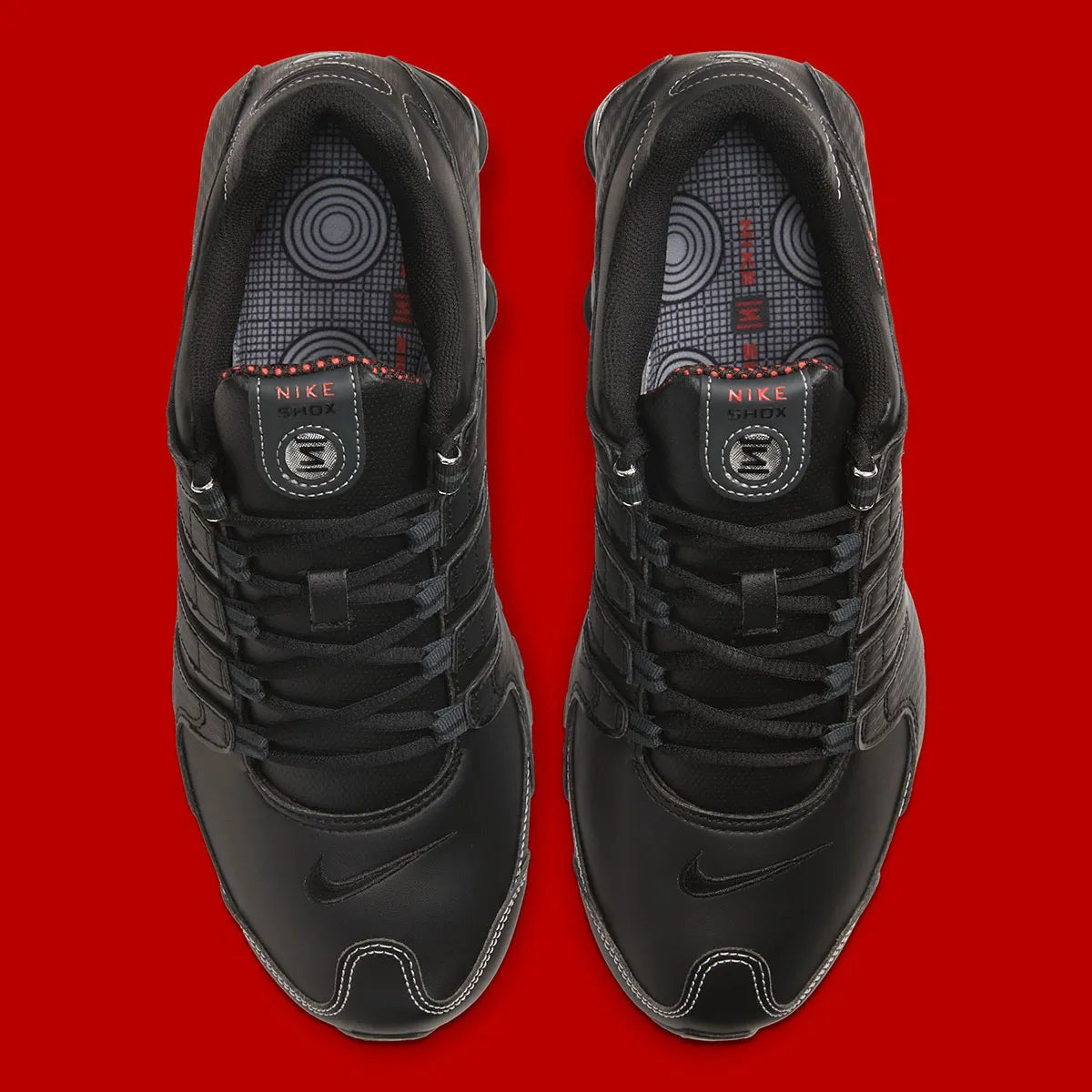Nike Shox NZ Black Varsity Red noires avec détails rouge Varsity Red et amorti Nike Shox.