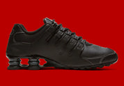 Nike Shox NZ Black Varsity Red noires avec détails rouge Varsity Red et amorti Nike Shox.