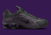 Nike Shox R4 Cave Purple Black noires avec détails violet Cave Purple et amorti Nike Shox.
