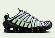 Nike Shox TL Vapor Green Black noires avec détails vert Vapor Green et amorti Nike Shox sur toute la longueur.