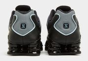 Nike Shox TL Black Celestine Blue noires avec détails bleu Celestine Blue et amorti Nike Shox sur toute la longueur.