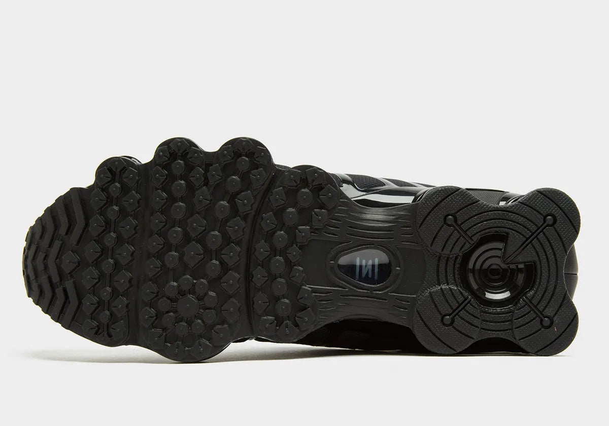 Nike Shox TL Black Celestine Blue noires avec détails bleu Celestine Blue et amorti Nike Shox sur toute la longueur.