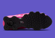 Sneakers Nike Shox TL en maille respirante et renforts synthétiques, coloris Desert Pink et noir, semelle technologie Shox intégrale.