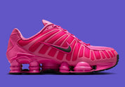 Sneakers Nike Shox TL en maille respirante et renforts synthétiques, coloris Desert Pink et noir, semelle technologie Shox intégrale.