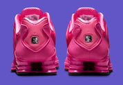 Sneakers Nike Shox TL en maille respirante et renforts synthétiques, coloris Desert Pink et noir, semelle technologie Shox intégrale.