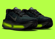 Sneakers Nike Vomero Premium en Black et Volt avec mesh respirant et amorti Zoom Air premium.