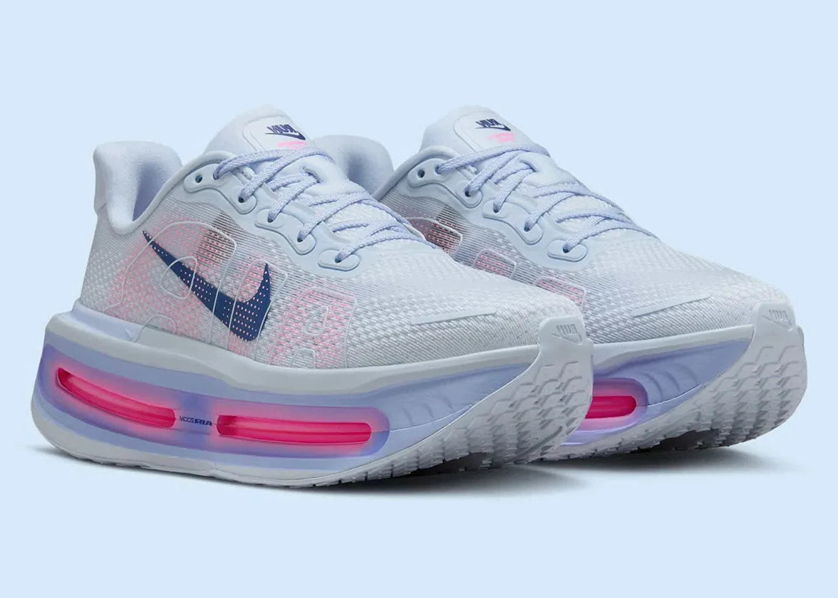 Sneakers Nike Vomero Premium femme en Blue Tint avec mesh respirant et amorti Zoom Air premium.