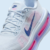 Sneakers Nike Vomero Premium femme en Blue Tint avec mesh respirant et amorti Zoom Air premium.