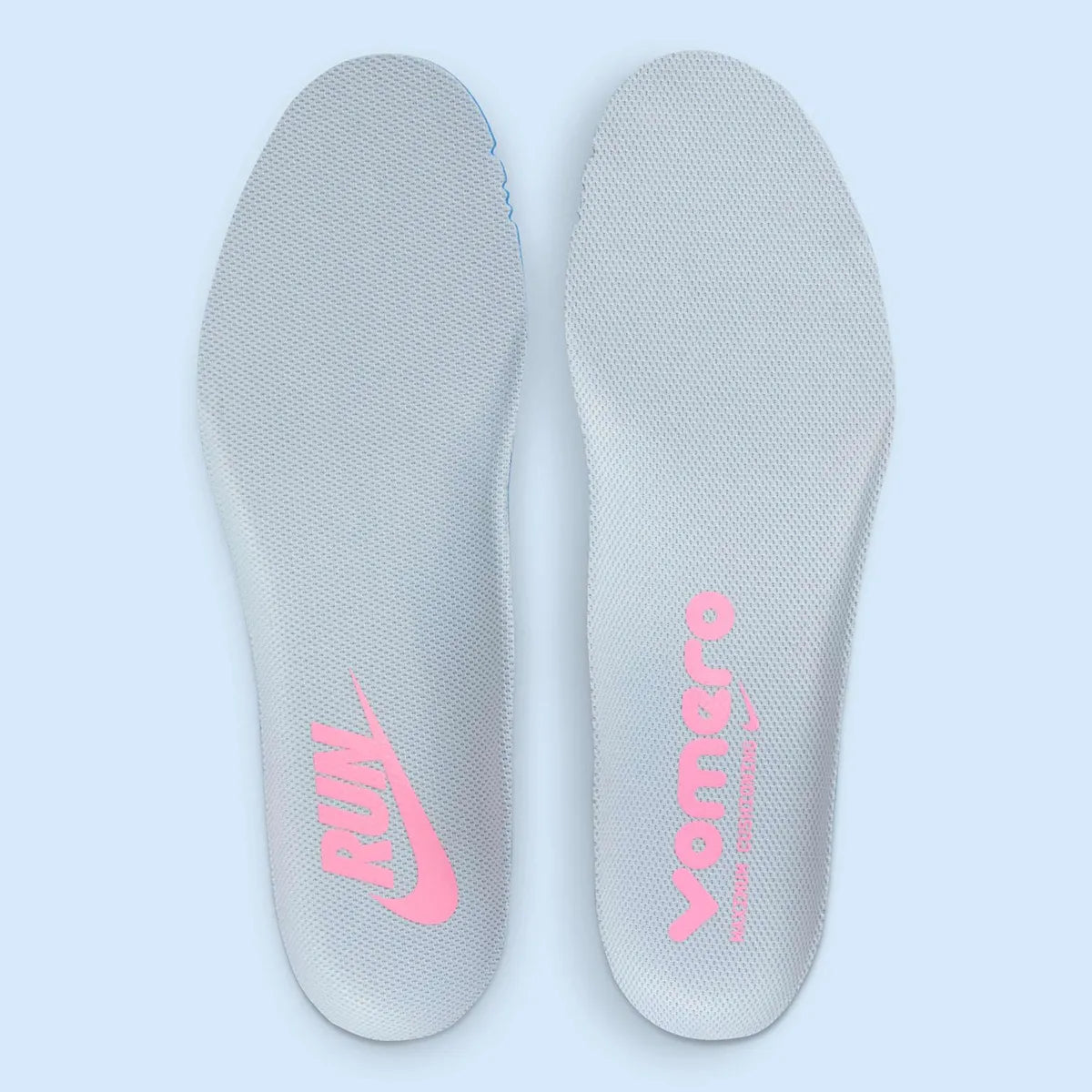 Sneakers Nike Vomero Premium femme en Blue Tint avec mesh respirant et amorti Zoom Air premium.