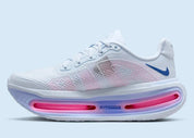 Sneakers Nike Vomero Premium femme en Blue Tint avec mesh respirant et amorti Zoom Air premium.