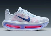 Sneakers Nike Vomero Premium femme en Blue Tint avec mesh respirant et amorti Zoom Air premium.