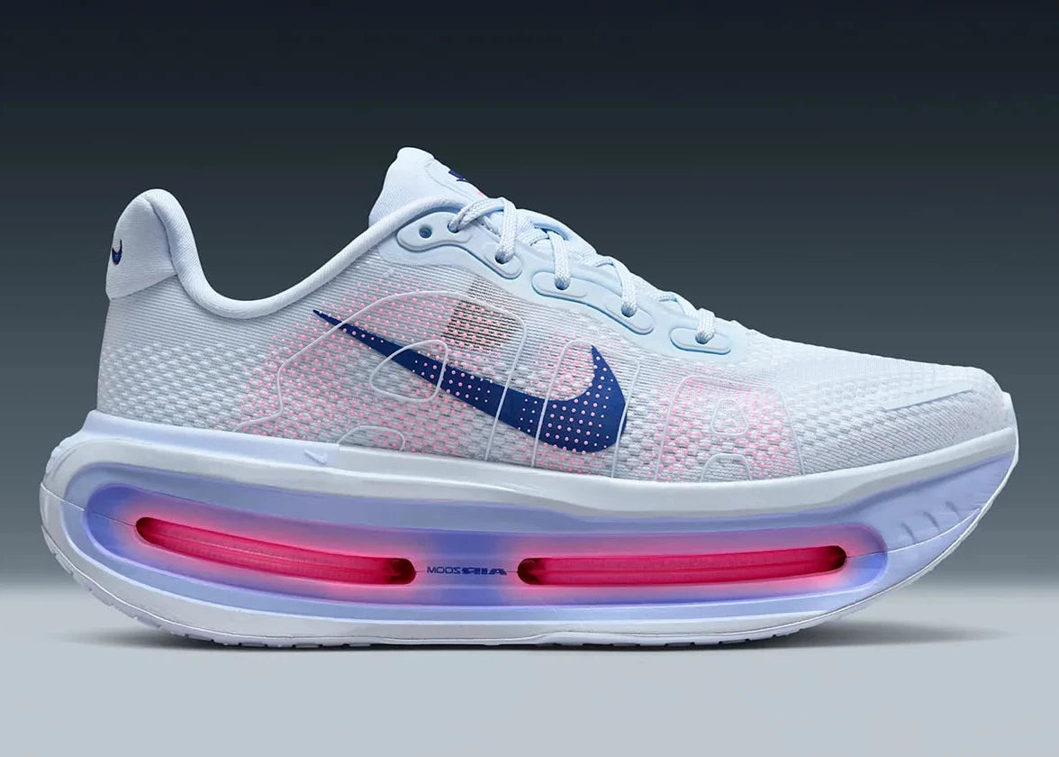 Sneakers Nike Vomero Premium femme en Blue Tint avec mesh respirant et amorti Zoom Air premium.