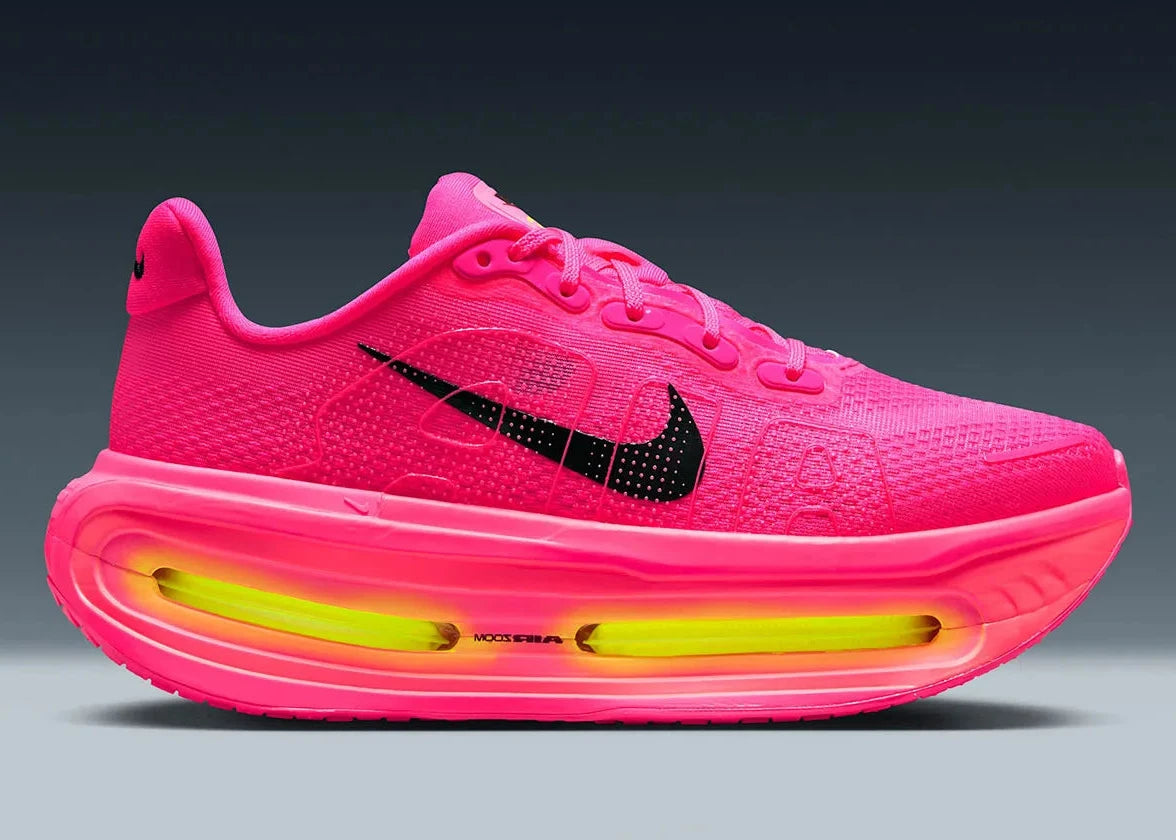 Sneakers Nike Vomero Premium femme en Hyper Pink avec mesh respirant et amorti Zoom Air premium