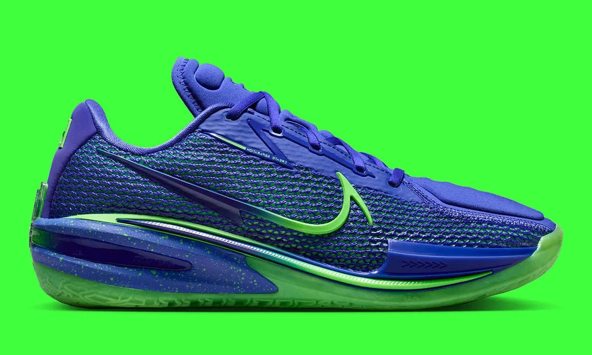 Sneaker Nike Air Zoom GT Cut Sprite bleu clair et vert électrique en mesh technique avec amorti Zoom Air et semelle performance basketball.