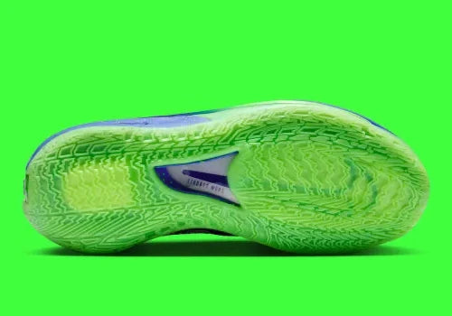 Sneaker Nike Air Zoom GT Cut Sprite bleu clair et vert électrique en mesh technique avec amorti Zoom Air et semelle performance basketball.