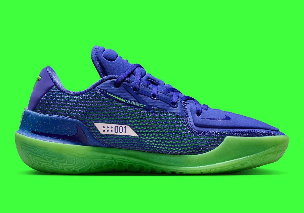 Sneaker Nike Air Zoom GT Cut Sprite bleu clair et vert électrique en mesh technique avec amorti Zoom Air et semelle performance basketball.