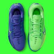 Sneaker Nike Air Zoom GT Cut Sprite bleu clair et vert électrique en mesh technique avec amorti Zoom Air et semelle performance basketball.