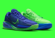 Sneaker Nike Air Zoom GT Cut Sprite bleu clair et vert électrique en mesh technique avec amorti Zoom Air et semelle performance basketball.