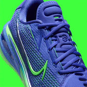 Sneaker Nike Air Zoom GT Cut Sprite bleu clair et vert électrique en mesh technique avec amorti Zoom Air et semelle performance basketball.