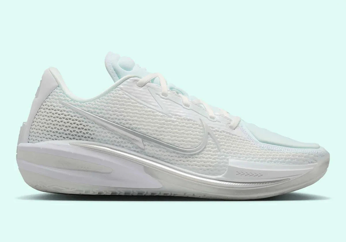 Sneaker de basketball Nike Air Zoom GT Cut White Chrome en mesh technique avec unité Zoom Air Strobel et amorti React.