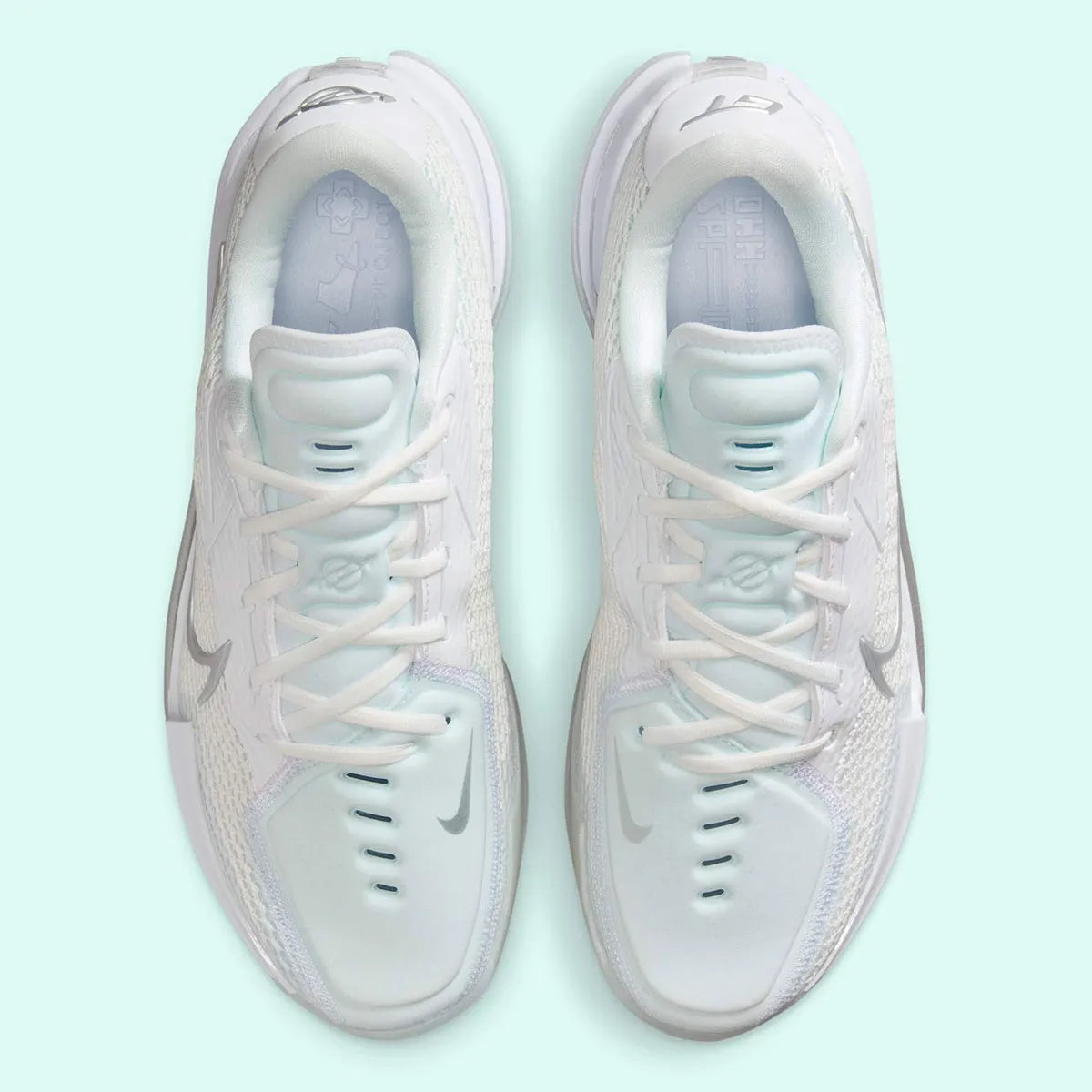 Sneaker de basketball Nike Air Zoom GT Cut White Chrome en mesh technique avec unité Zoom Air Strobel et amorti React.