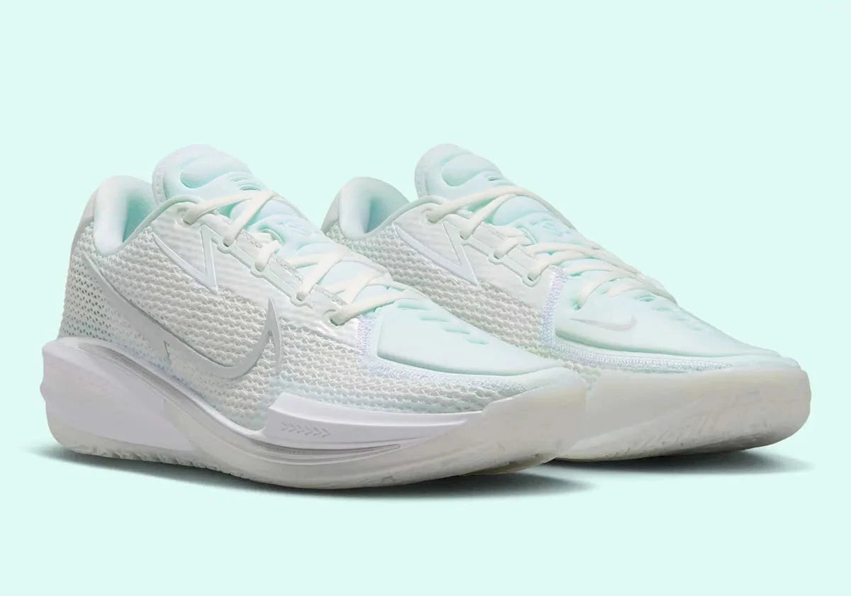 Sneaker de basketball Nike Air Zoom GT Cut White Chrome en mesh technique avec unité Zoom Air Strobel et amorti React.