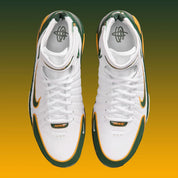 Nike Air Zoom Huarache 2K4 Sue Bird, chaussures de basketball avec amorti Zoom Air, construction Huarache et design dédié à Sue Bird.