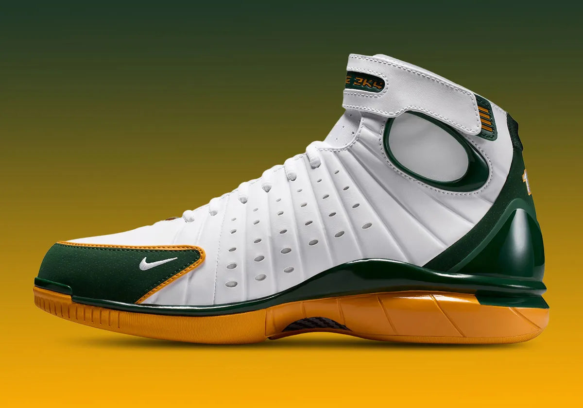 Nike Air Zoom Huarache 2K4 Sue Bird, chaussures de basketball avec amorti Zoom Air, construction Huarache et design dédié à Sue Bird.