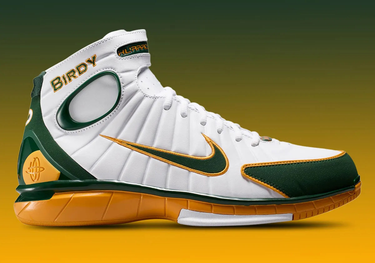 Nike Air Zoom Huarache 2K4 Sue Bird, chaussures de basketball avec amorti Zoom Air, construction Huarache et design dédié à Sue Bird.