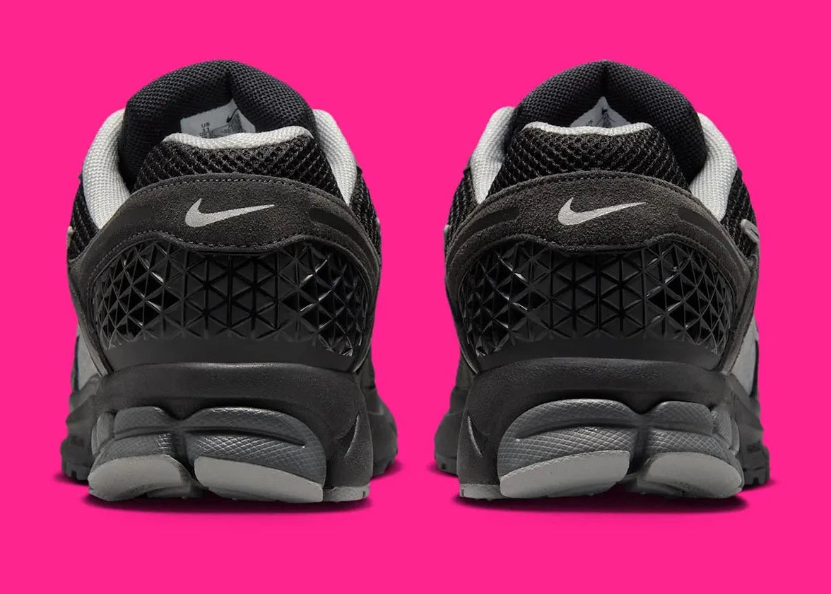 Sneakers Nike Zoom Vomero 5 en Anthracite et Flat Silver avec mesh respirant et amorti Zoom Air premium